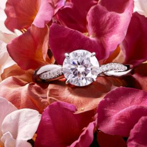 Radiant Central Stone Pave Moissanite Ring - Image 5