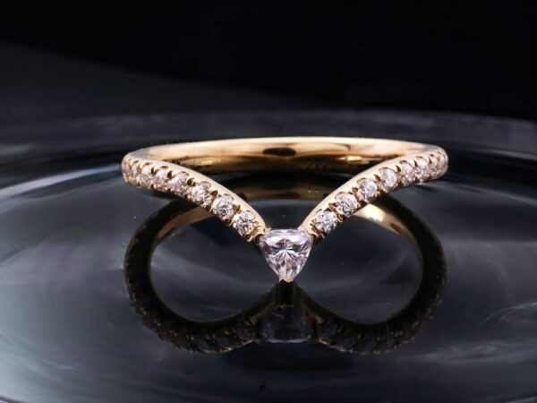 Elegant 0.36CTW Triangle Wishbone Moissanite Fashion Ring